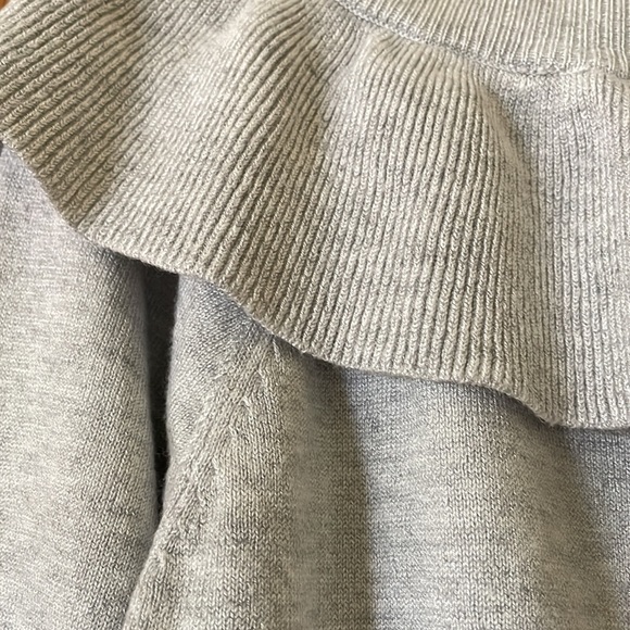 Gray Just Found Sweater size M - Picture 2 of 4